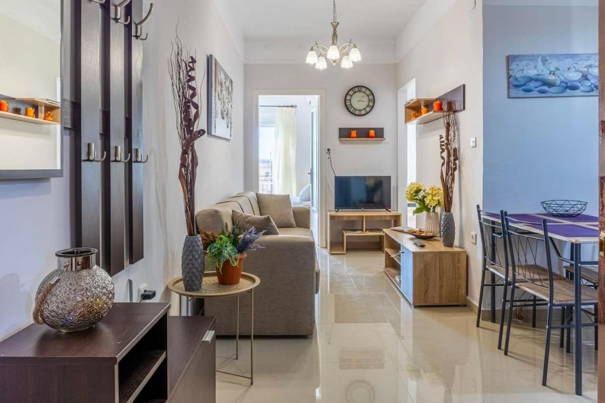 Comfy Central Square Gem With Balcony Daire Kalamata Dış mekan fotoğraf
