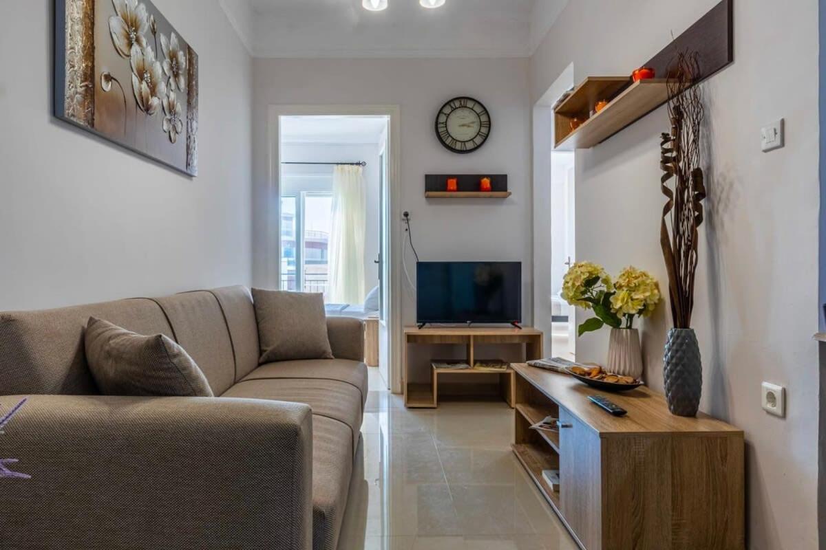 Comfy Central Square Gem With Balcony Daire Kalamata Dış mekan fotoğraf